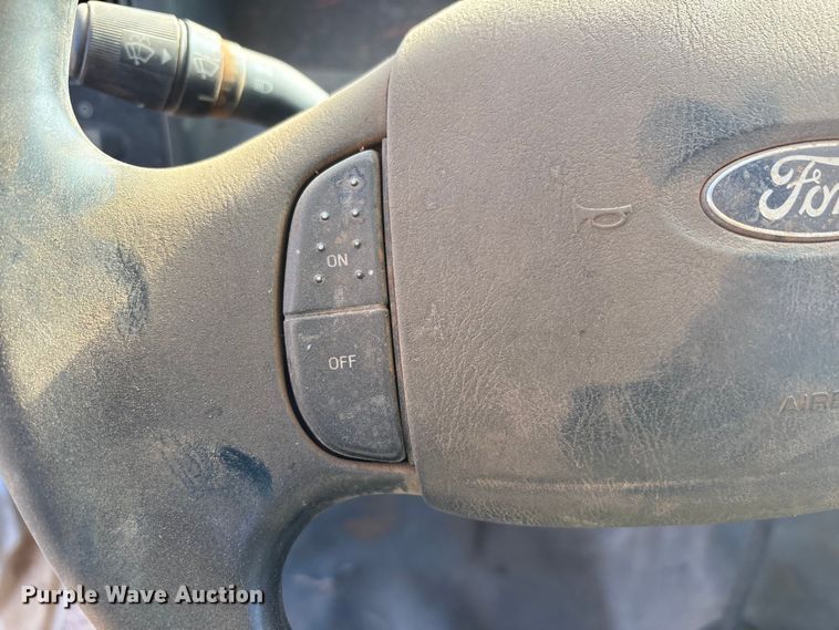 image for item EF6175 2004 Ford F250 Super Duty SuperCab pickup truck