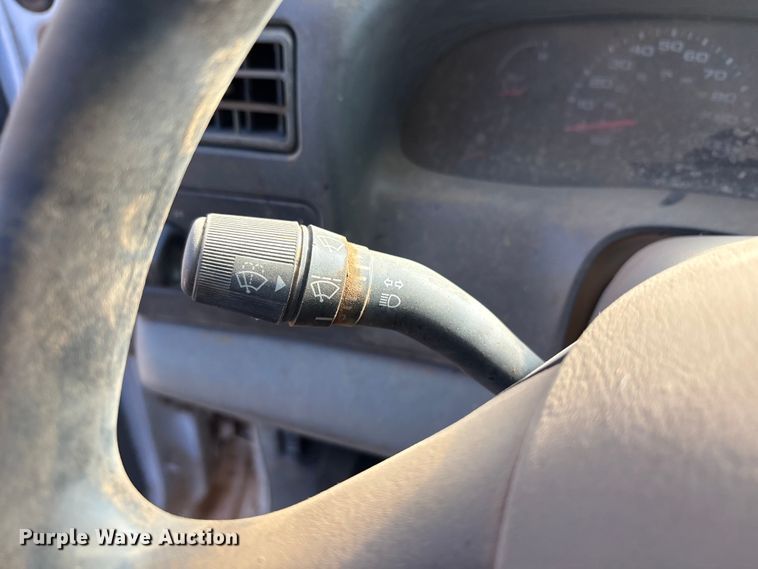 image for item EF6175 2004 Ford F250 Super Duty SuperCab pickup truck