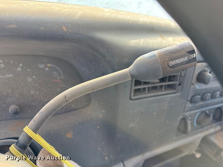 image for item EF6175 2004 Ford F250 Super Duty SuperCab pickup truck