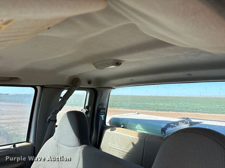 image for item EF6175 2004 Ford F250 Super Duty SuperCab pickup truck