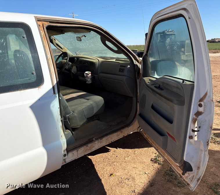 image for item EF6175 2004 Ford F250 Super Duty SuperCab pickup truck