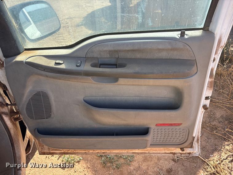 image for item EF6175 2004 Ford F250 Super Duty SuperCab pickup truck