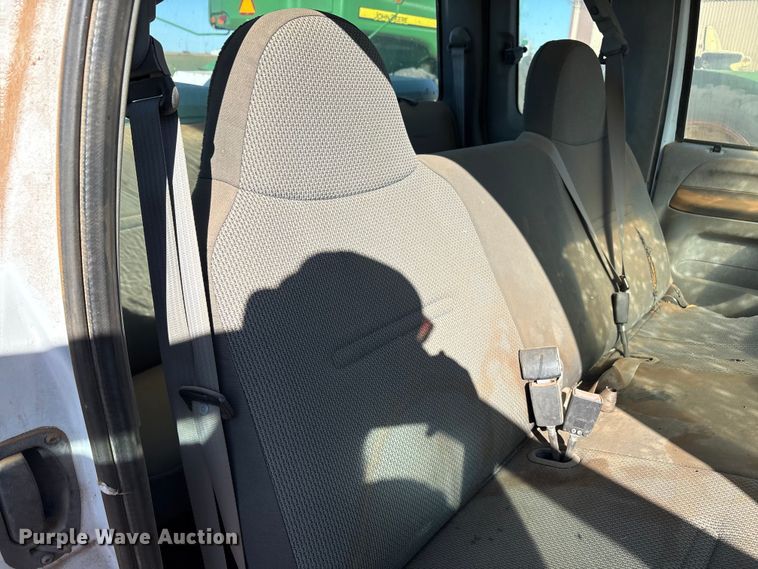 image for item EF6175 2004 Ford F250 Super Duty SuperCab pickup truck