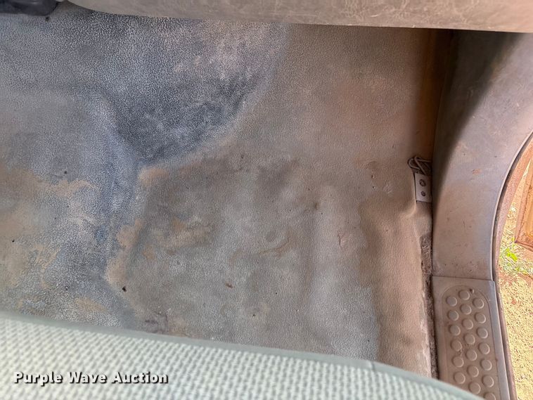 image for item EF6175 2004 Ford F250 Super Duty SuperCab pickup truck