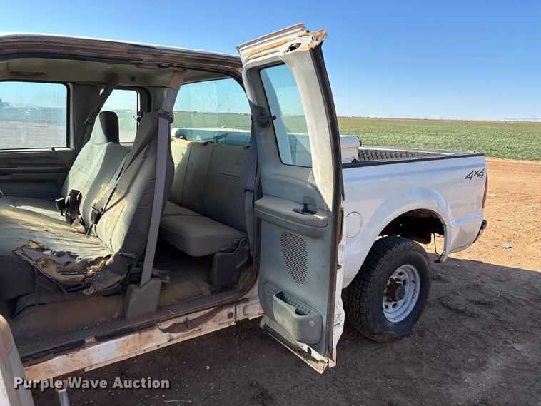 image for item EF6175 2004 Ford F250 Super Duty SuperCab pickup truck