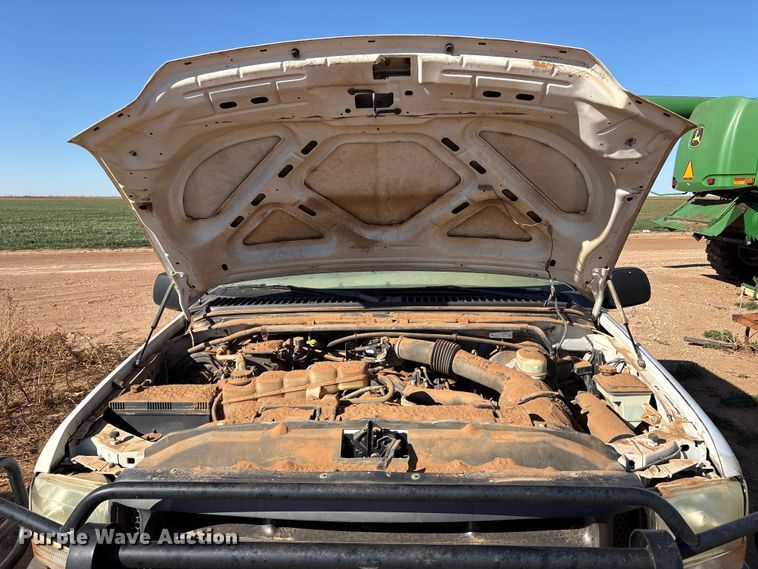 image for item EF6175 2004 Ford F250 Super Duty SuperCab pickup truck