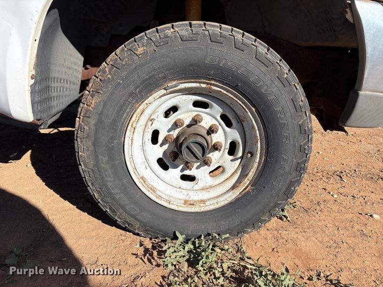 image for item EF6175 2004 Ford F250 Super Duty SuperCab pickup truck