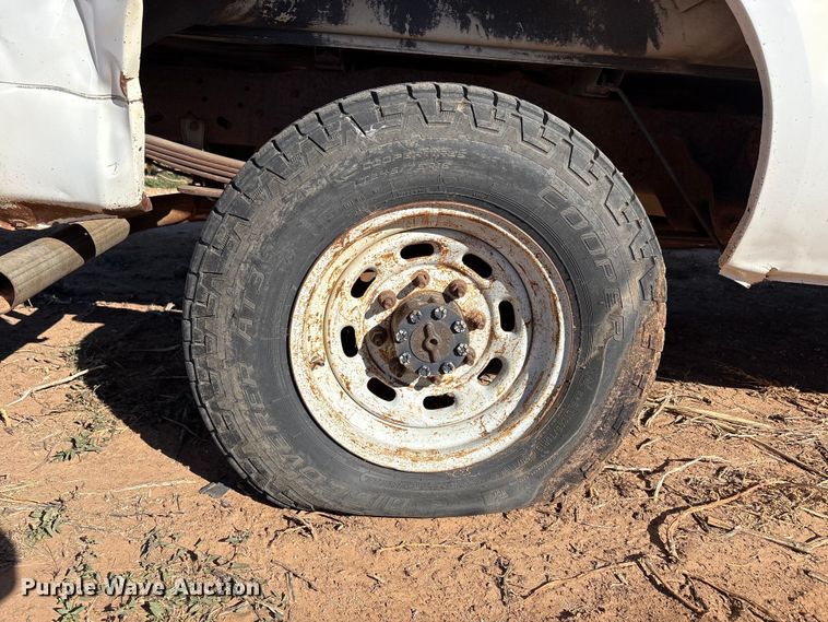 image for item EF6175 2004 Ford F250 Super Duty SuperCab pickup truck