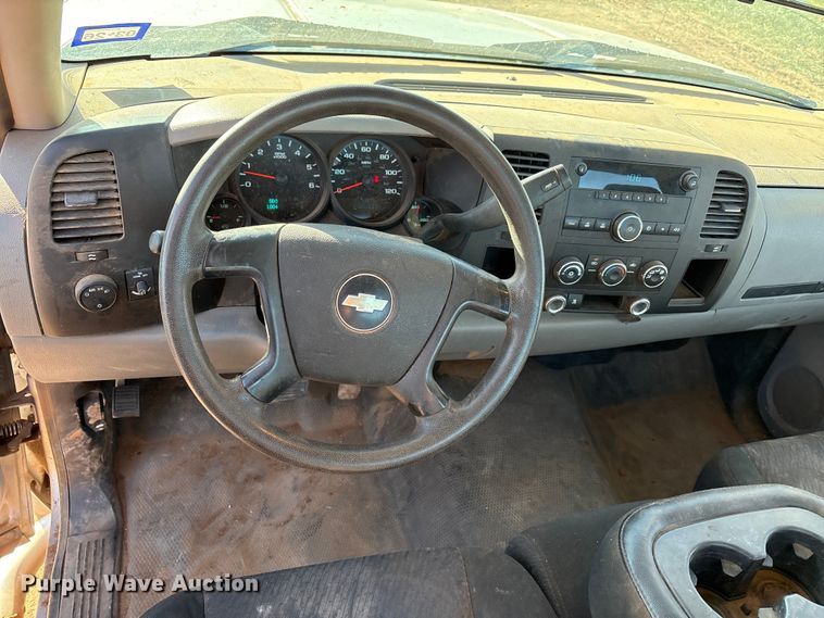 image for item EF6176 2010 Chevrolet Silverado 1500 pickup truck