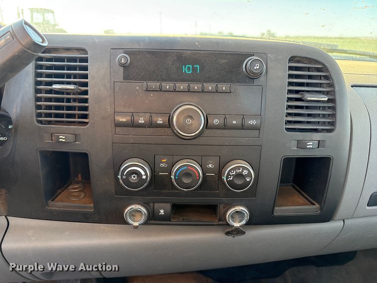 image for item EF6176 2010 Chevrolet Silverado 1500 pickup truck