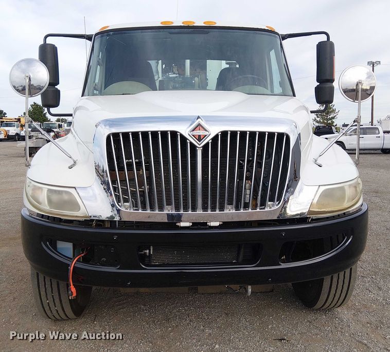 image for item EG1684 2013 International  4300M7 street sweeper truck