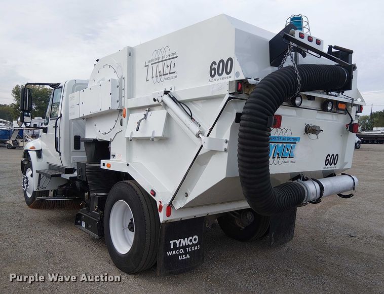 image for item EG1684 2013 International  4300M7 street sweeper truck