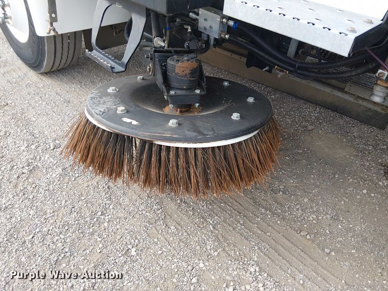 image for item EG1684 2013 International  4300M7 street sweeper truck