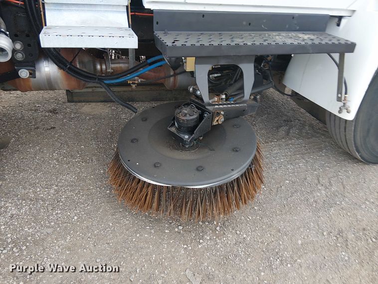 image for item EG1684 2013 International  4300M7 street sweeper truck