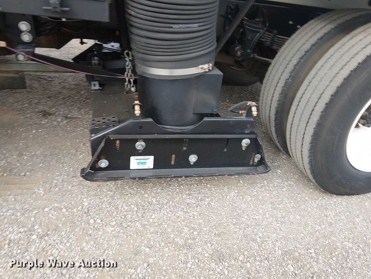 image for item EG1684 2013 International  4300M7 street sweeper truck