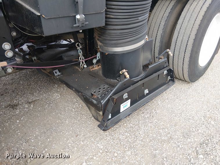 image for item EG1684 2013 International  4300M7 street sweeper truck