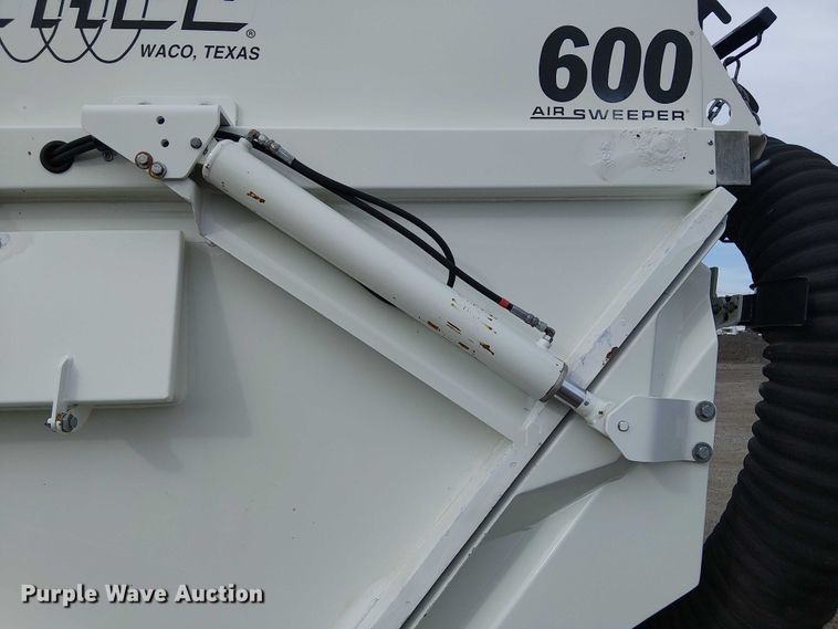 image for item EG1684 2013 International  4300M7 street sweeper truck