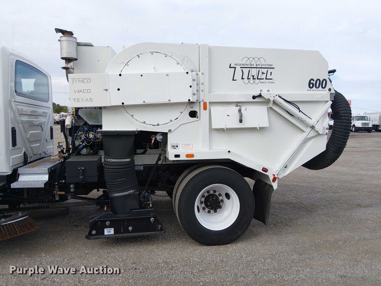 image for item EG1684 2013 International  4300M7 street sweeper truck