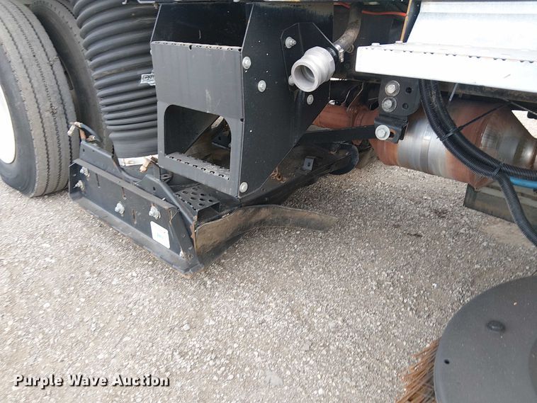 image for item EG1684 2013 International  4300M7 street sweeper truck