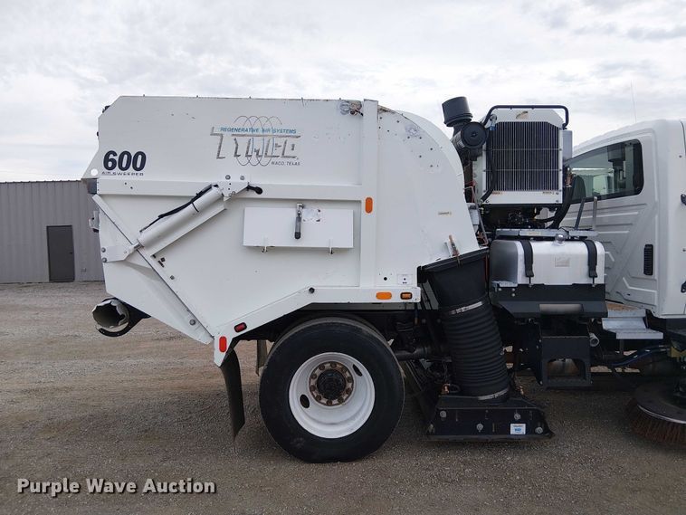 image for item EG1684 2013 International  4300M7 street sweeper truck