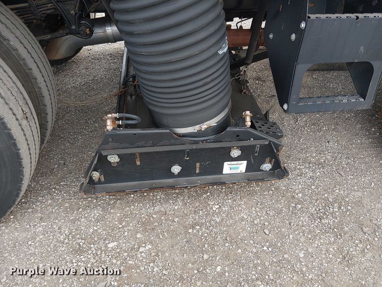 image for item EG1684 2013 International  4300M7 street sweeper truck