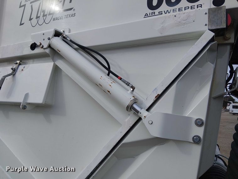 image for item EG1684 2013 International  4300M7 street sweeper truck