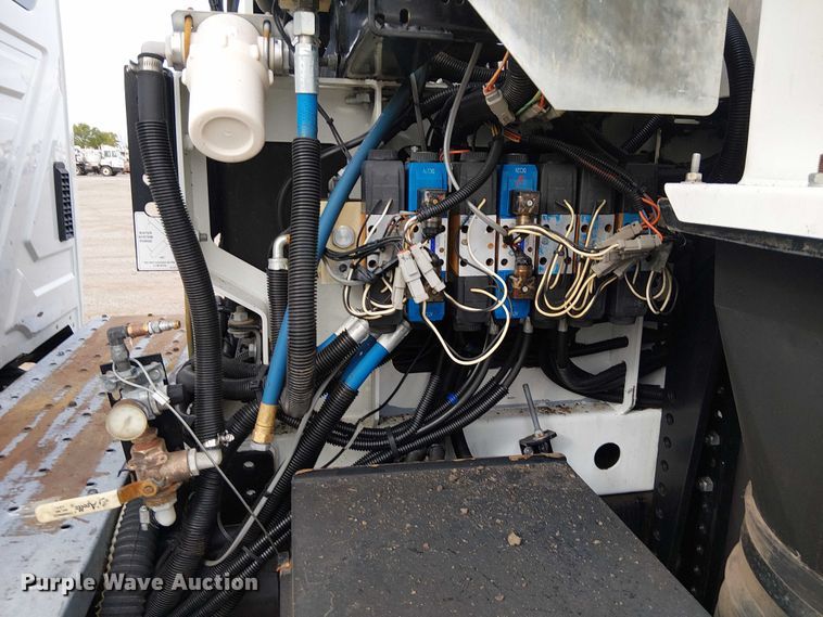 image for item EG1684 2013 International  4300M7 street sweeper truck