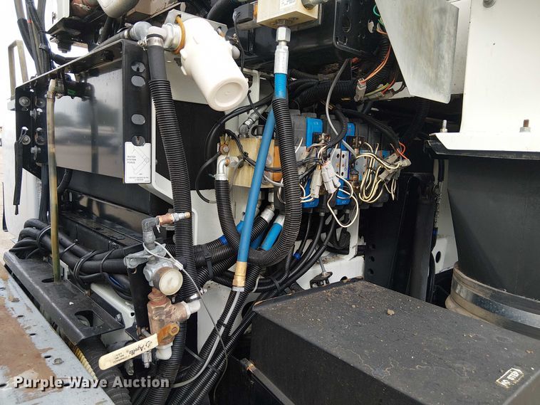 image for item EG1684 2013 International  4300M7 street sweeper truck