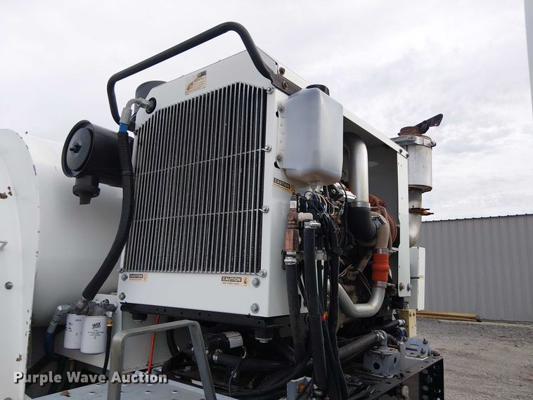 image for item EG1684 2013 International  4300M7 street sweeper truck