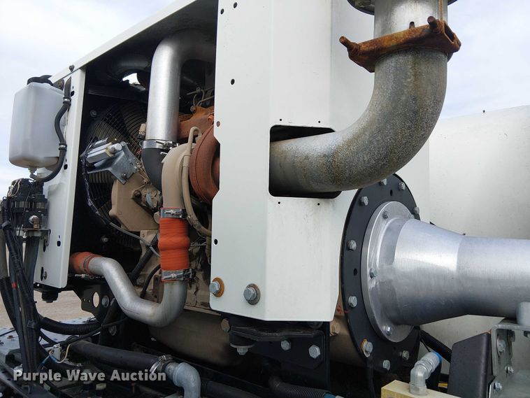 image for item EG1684 2013 International  4300M7 street sweeper truck