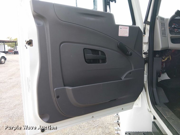 image for item EG1684 2013 International  4300M7 street sweeper truck