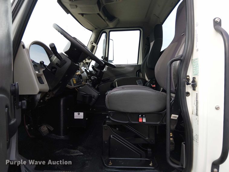 image for item EG1684 2013 International  4300M7 street sweeper truck