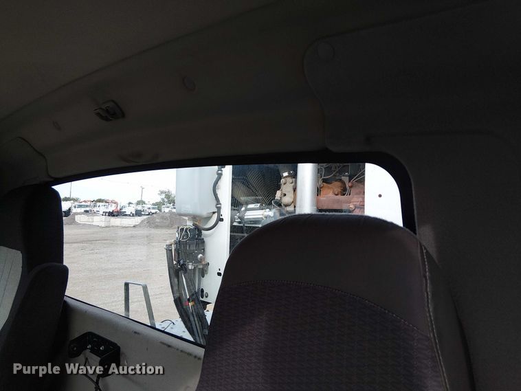 image for item EG1684 2013 International  4300M7 street sweeper truck