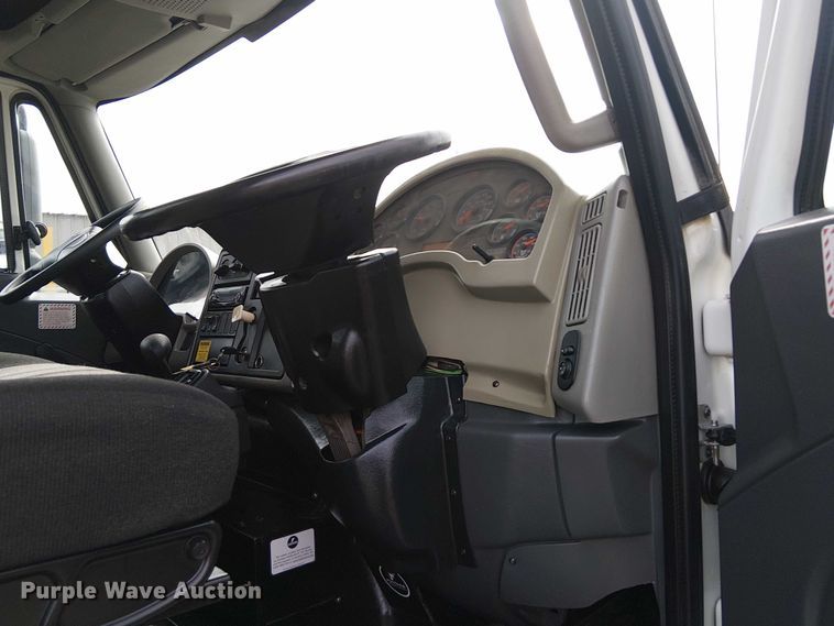 image for item EG1684 2013 International  4300M7 street sweeper truck