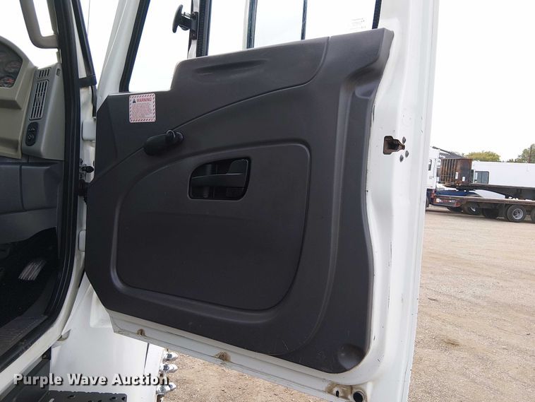 image for item EG1684 2013 International  4300M7 street sweeper truck