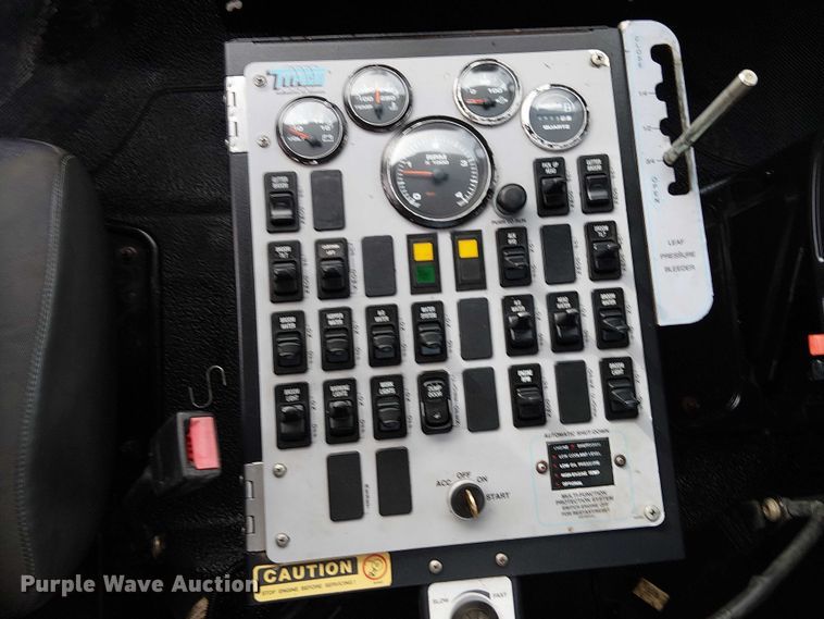 image for item EG1684 2013 International  4300M7 street sweeper truck