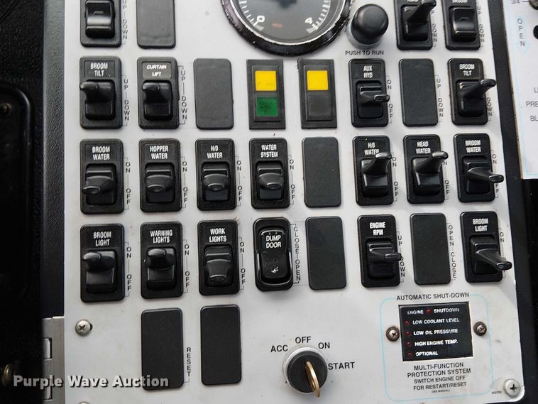 image for item EG1684 2013 International  4300M7 street sweeper truck