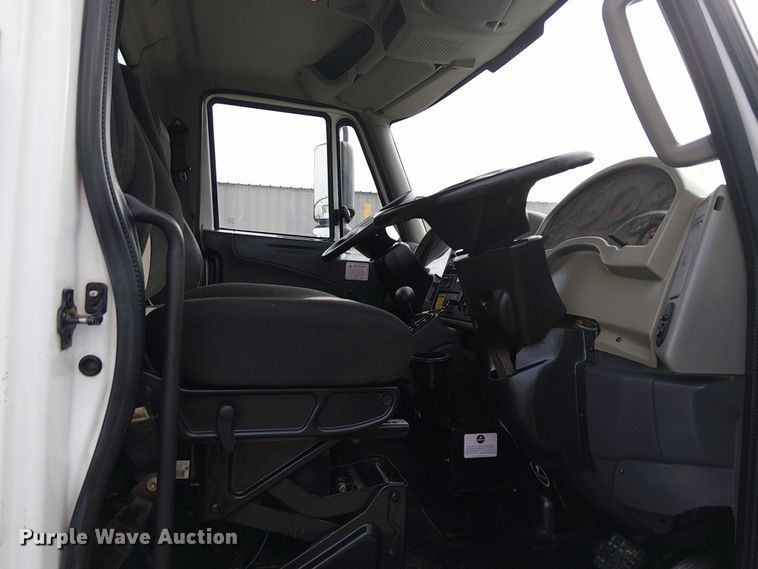 image for item EG1684 2013 International  4300M7 street sweeper truck