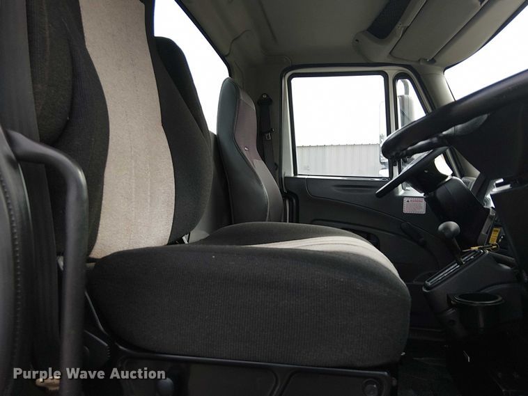 image for item EG1684 2013 International  4300M7 street sweeper truck