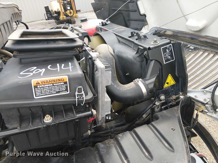 image for item EG1684 2013 International  4300M7 street sweeper truck