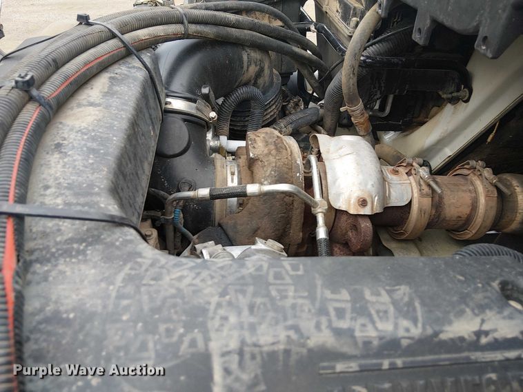 image for item EG1684 2013 International  4300M7 street sweeper truck