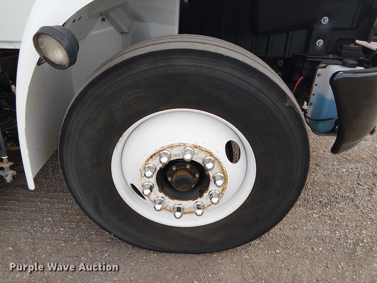 image for item EG1684 2013 International  4300M7 street sweeper truck