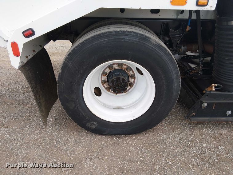 image for item EG1684 2013 International  4300M7 street sweeper truck