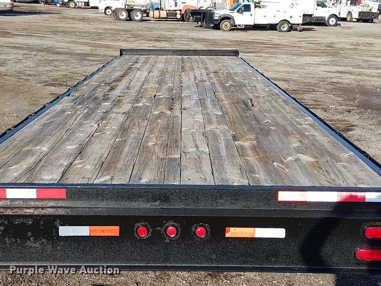 image for item EG1691 2004 May Trailer Mfg. LLC flatbed trailer