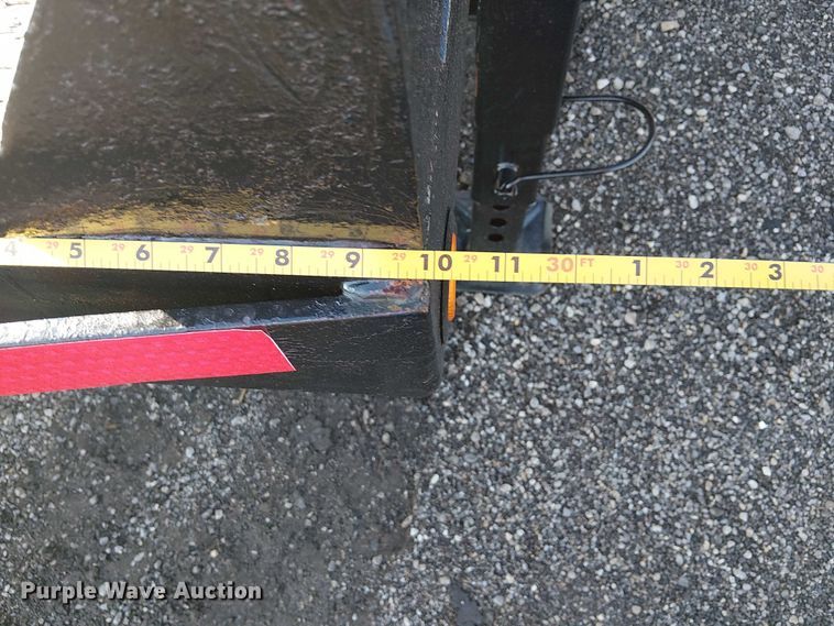 image for item EG1691 2004 May Trailer Mfg. LLC flatbed trailer