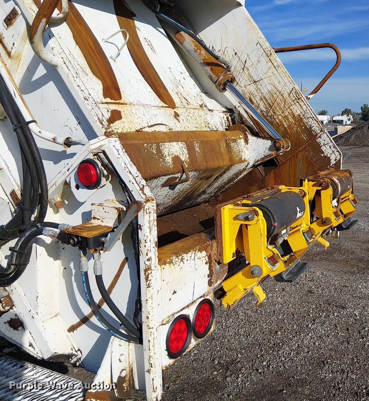 image for item EG1692 2005 Sterling  Acterra refuse truck