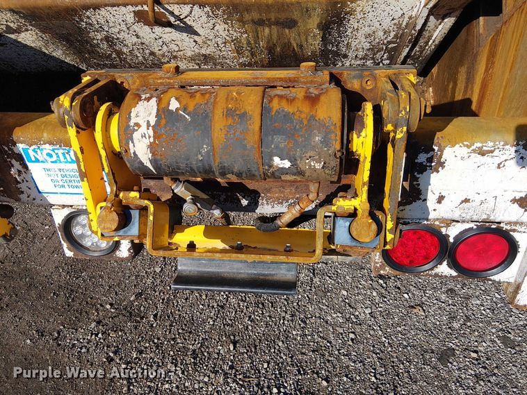 image for item EG1692 2005 Sterling  Acterra refuse truck