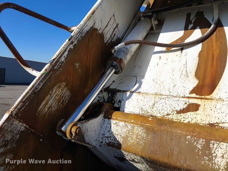 image for item EG1692 2005 Sterling  Acterra refuse truck