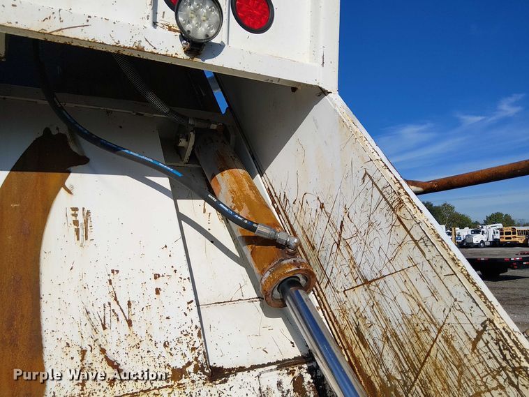 image for item EG1692 2005 Sterling  Acterra refuse truck