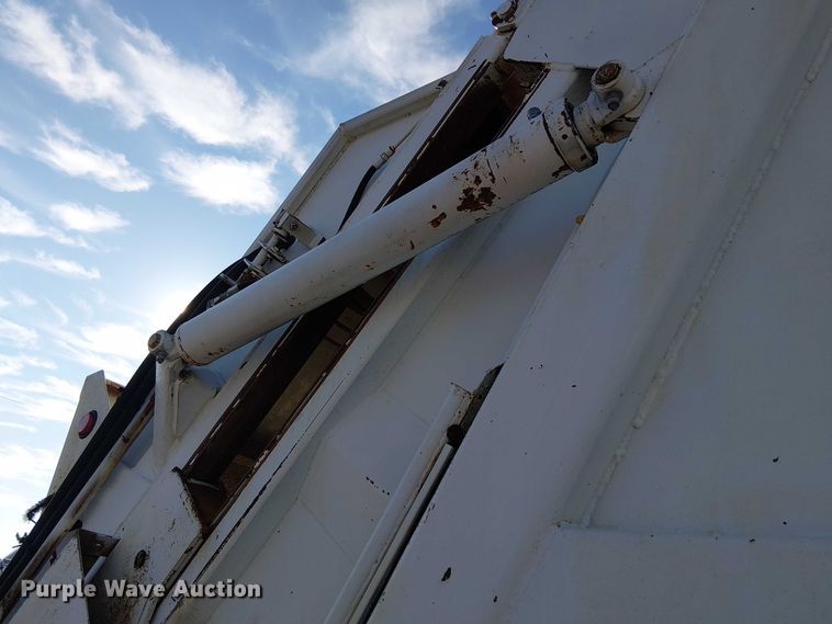 image for item EG1692 2005 Sterling  Acterra refuse truck